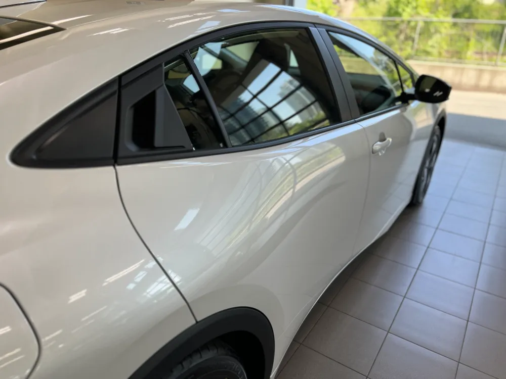 2023 toyota prius prime se white 8